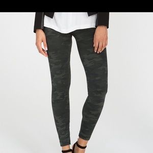 Spanx green camo seamless leggings